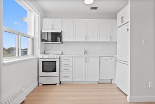 1017 Woodbine in Toronto, ON - Building Photo