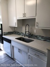 12015 Kling St in Los Angeles, CA - Foto de edificio - Building Photo