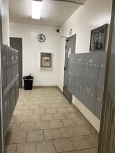 1335 N Detroit St in Los Angeles, CA - Foto de edificio - Building Photo