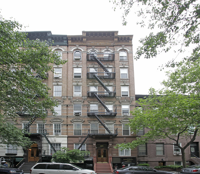 320 E 81st St in New York, NY - Building Photo - Building Photo