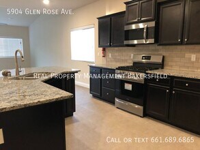 5904 Glen Rose Ave in Bakersfield, CA - Building Photo - Building Photo