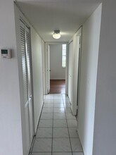 498 NW 165th St in Miami, FL - Foto de edificio - Building Photo