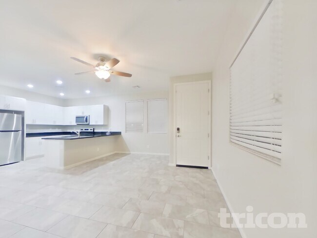 12563 W Gentle Rain Rd in Peoria, AZ - Foto de edificio - Building Photo