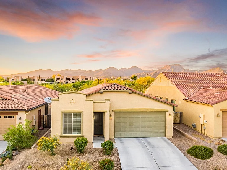 11993 N Golden Mirror Dr in Marana, AZ - Building Photo