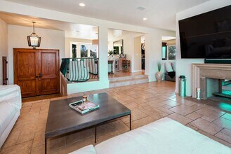 1358 Crestline Dr in Santa Barbara, CA - Building Photo - Building Photo