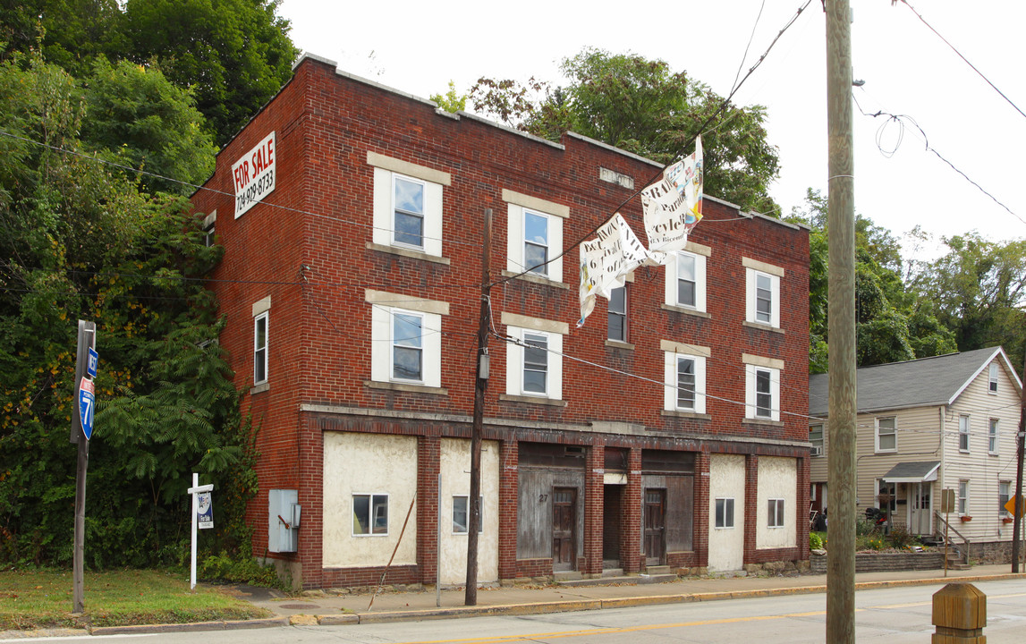 27 Main St in Belle Vernon, PA - Building Photo