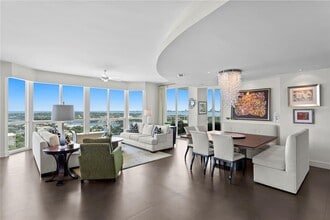450 Knights Run Ave in Tampa, FL - Building Photo - Building Photo
