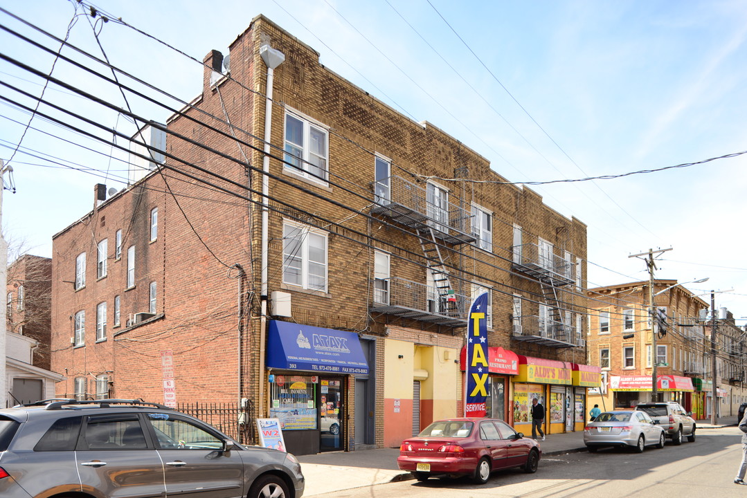 393-395 Monroe St in Passaic, NJ - Foto de edificio