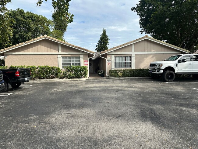 property at 3841 Riverside Dr