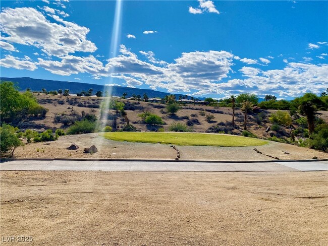property at 4565 Riva De Romanza St
