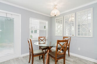 8 Vista Palm Ln in Vero Beach, FL - Building Photo - Building Photo