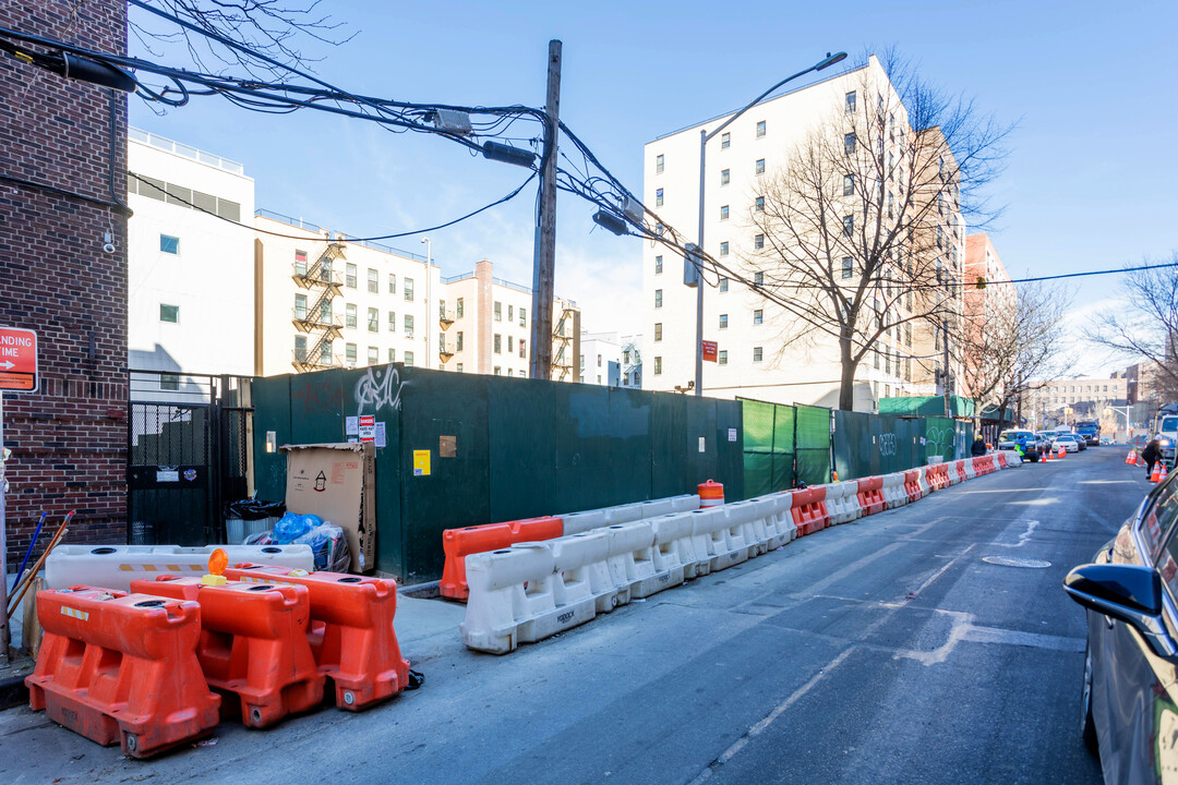 Mount Hope Walton Apartments in Bronx, NY - Building Photo