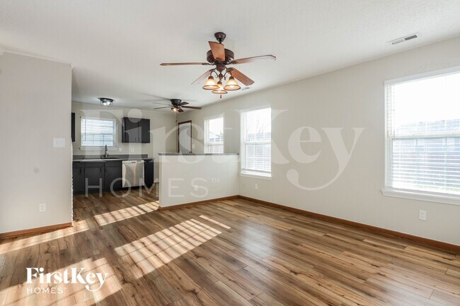 5355 Milhouse Rd in Indianapolis, IN - Foto de edificio - Building Photo