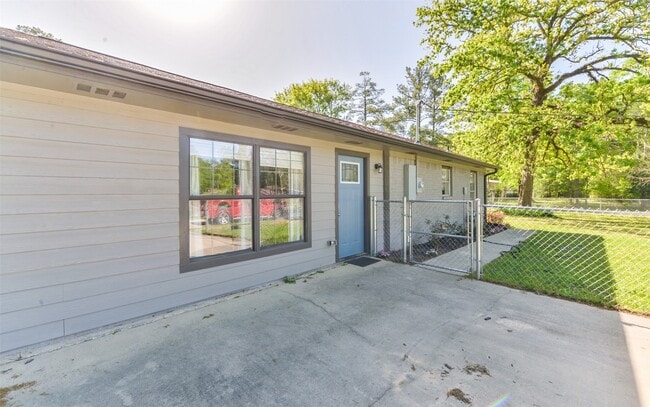 503 Hortense St in Cleveland, TX - Building Photo - Building Photo