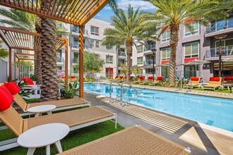 Duo Apartments in San Jose, CA - Foto de edificio - Building Photo