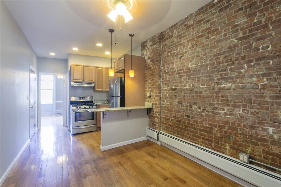 145 Brunswick St-Unit -4L in Jersey City, NJ - Building Photo
