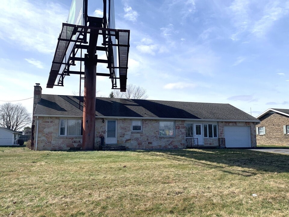 4136 Lincoln Way E in Fayetteville, PA - Building Photo