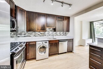 7333 New Hampshire Ave in Takoma Park, MD - Building Photo - Building Photo