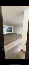 9112 W Dixon St in Milwaukee, WI - Building Photo - Building Photo