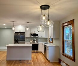 331 Elm St, Unit 2 in Biddeford, ME - Building Photo - Building Photo