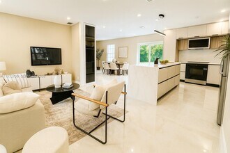 1399 NE 38th St in Oakland Park, FL - Building Photo - Building Photo