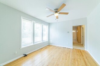 1300 E 72nd St in Chicago, IL - Building Photo - Building Photo