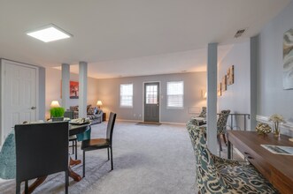 1404 Wendfield Dr in Virginia Beach, VA - Foto de edificio - Building Photo