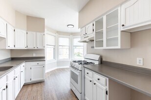 1949 Hudson Ave in Cincinnati, OH - Building Photo