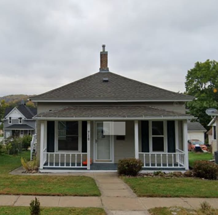 710 W Main St in Decorah, IA - Building Photo