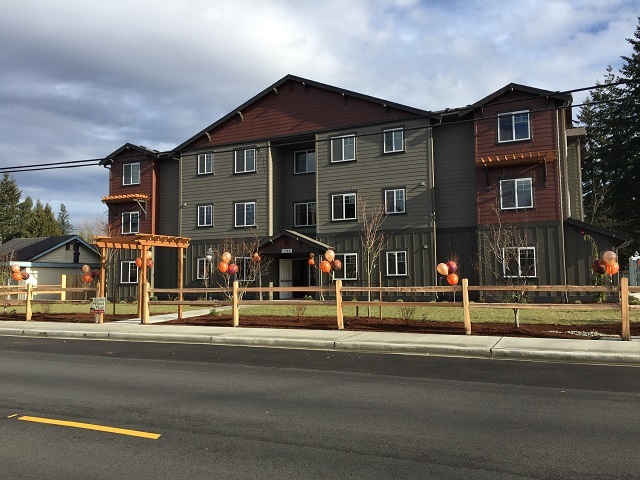 Oxford Place Apartments in Marysville, WA - Building Photo