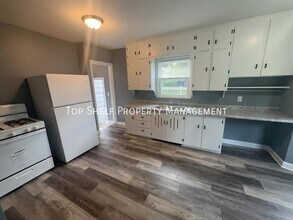 1506 Hutton St in Des Moines, IA - Foto de edificio - Building Photo