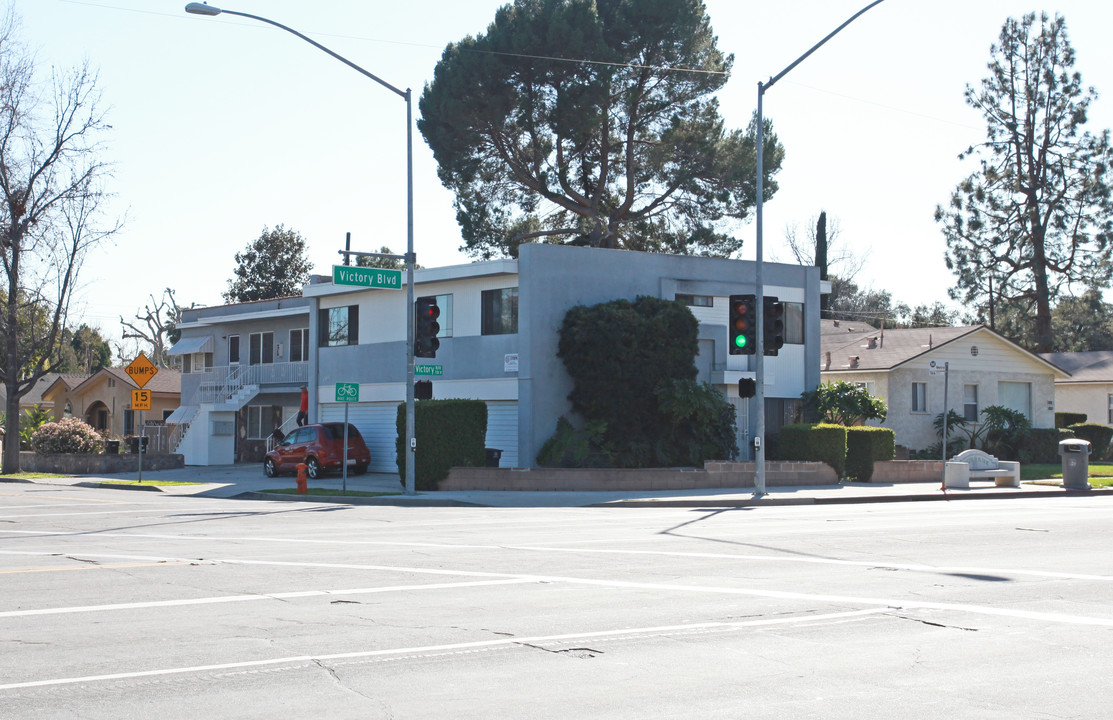 1341 N Keystone St in Burbank, CA - Foto de edificio