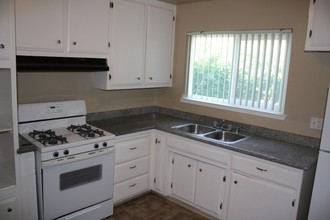 Capitol City Apartments in Sacramento, CA - Building Photo - Interior Photo