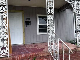 891 Washington St in Beaumont, TX - Building Photo