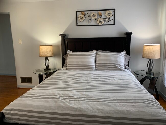 2014 Davis Ave, Unit FURNISHED 2nd fl in Whiting, IN - Foto de edificio - Building Photo