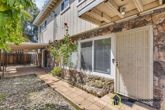 5334 Karbet Way in Sacramento, CA - Building Photo - Building Photo