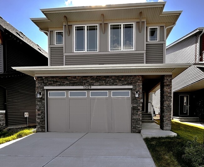 property at 1309 Bayview Pt SW