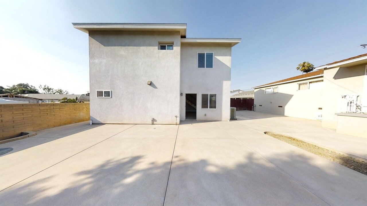 5032 Catoctin Dr in San Diego, CA - Building Photo