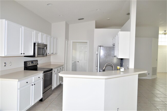 880 NW Waterlily Pl in Jensen Beach, FL - Building Photo - Building Photo