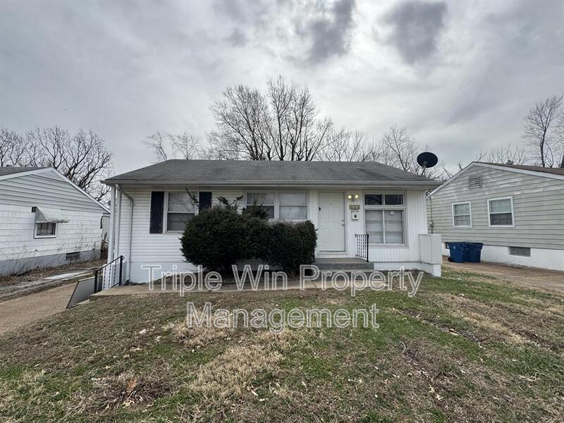 446 Cameron Rd in St. Louis, MO - Building Photo