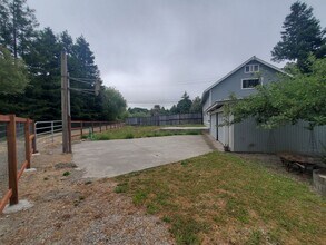 125 Adobe Rd in Penngrove, CA - Building Photo - Building Photo
