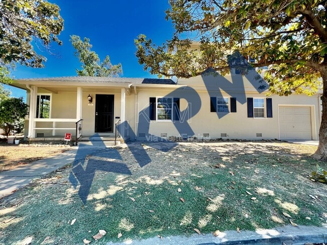 401 W Mariposa Ave in Stockton, CA - Building Photo - Building Photo