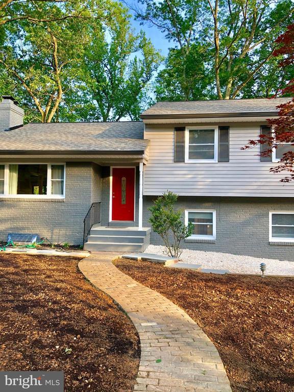 407 MacArthur Ave NE in Vienna, VA - Foto de edificio - Building Photo