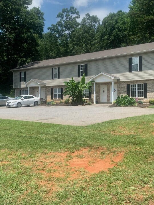136 Cedar Ave, Unit 144 in Hudson, NC - Building Photo