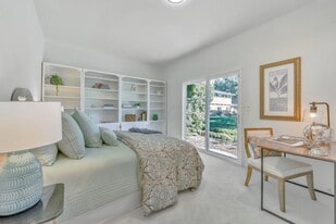 208 Ravenswood Ave in Menlo Park, CA - Building Photo