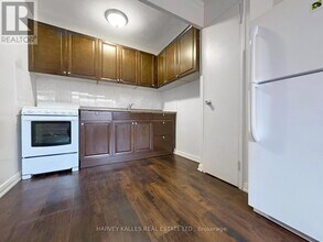 1490 Eglinton Ave W in Toronto, ON - Building Photo - Building Photo