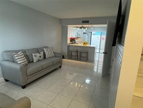 1817 SW 107th Ave in Miami, FL - Building Photo - Building Photo