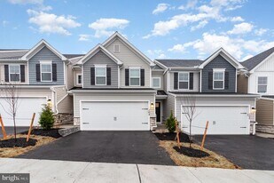 104 Emma Cir in Harrisburg, PA - Building Photo