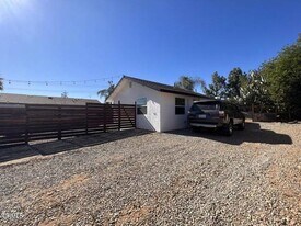 10027 Campbell Ave in Riverside, CA - Building Photo