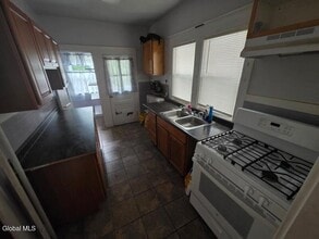19 Pennsylvania Ave in Albany, NY - Building Photo - Building Photo